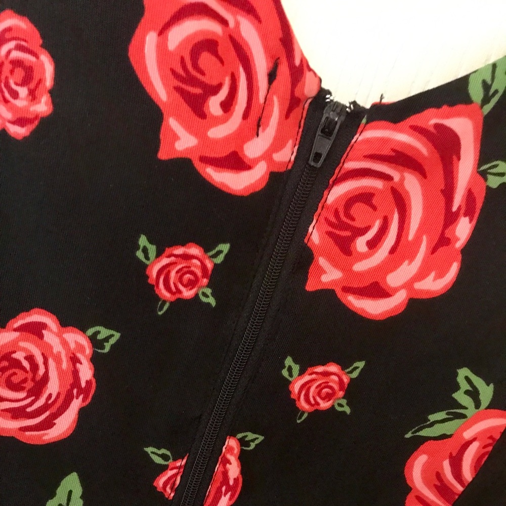 BLACK KNEE LENGTH ROSE PRINT DRESS - Picture 4 of 4